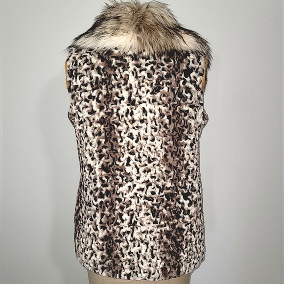 Stunning Adrienne Landau Vest - Picture 4 of 16